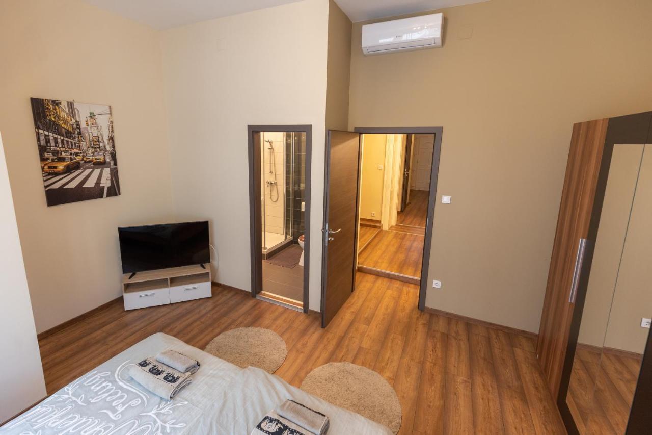 Wiky'S Apartman With 3Bathrooms Budapest Esterno foto