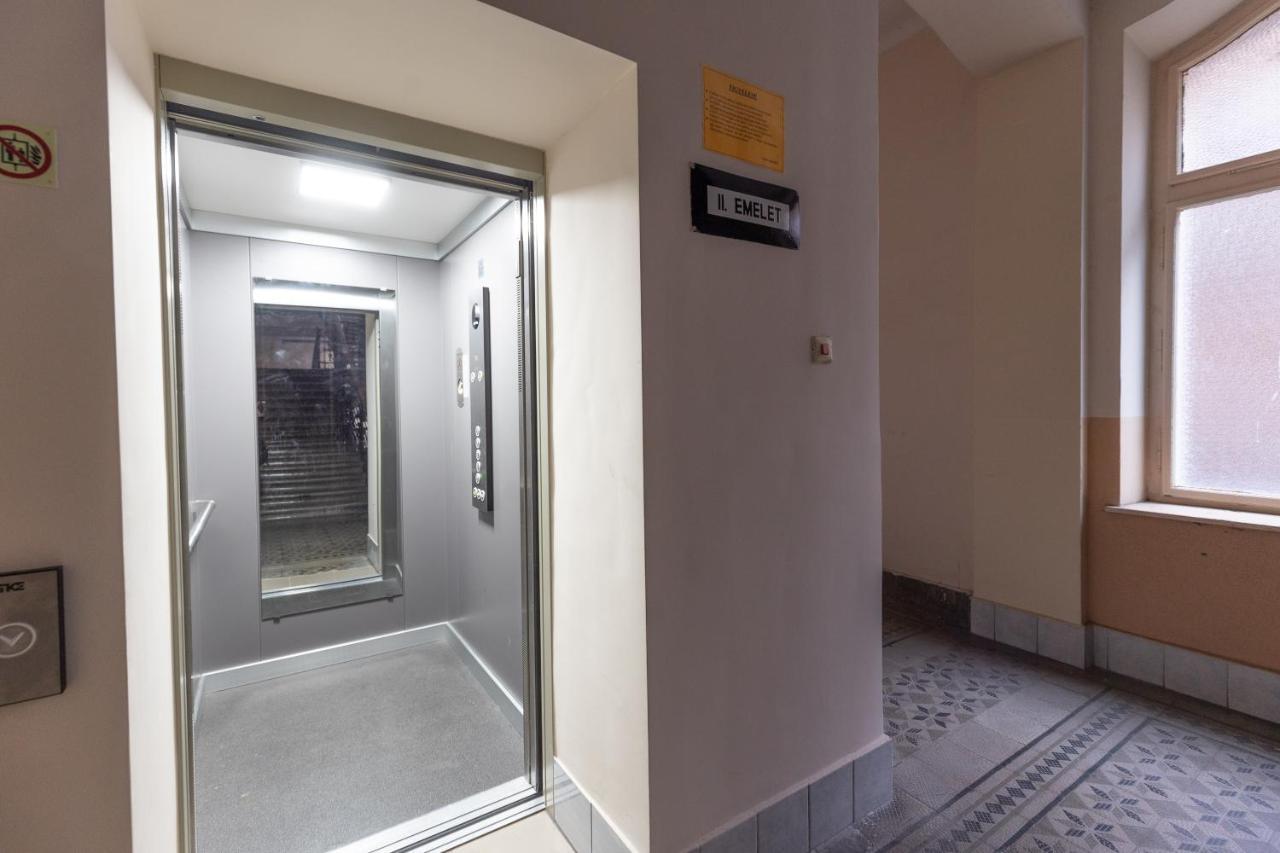 Wiky'S Apartman With 3Bathrooms Budapest Esterno foto