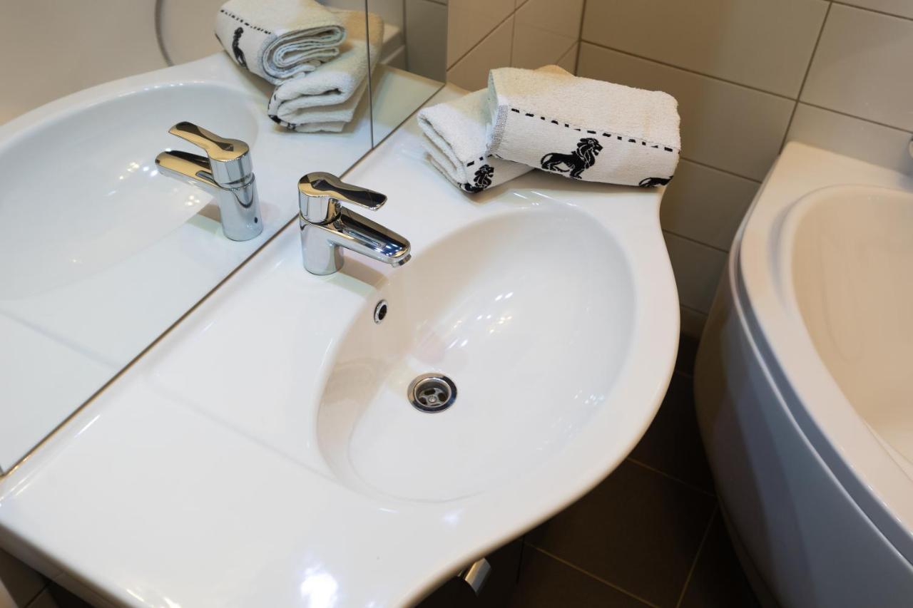 Wiky'S Apartman With 3Bathrooms Budapest Esterno foto