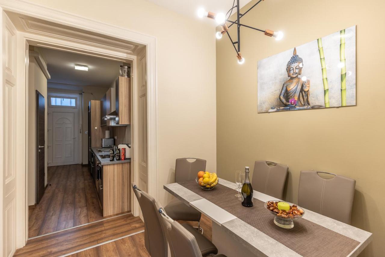Wiky'S Apartman With 3Bathrooms Budapest Esterno foto